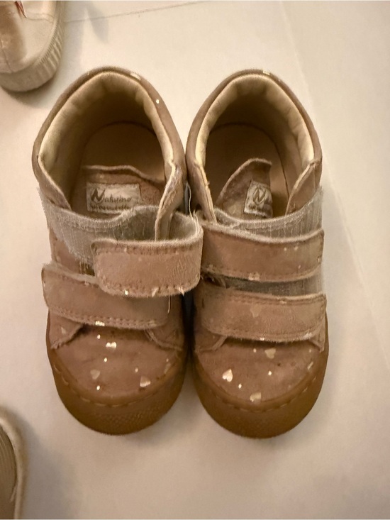 Naturino Other - Naturino Girls Velcro Sneakers in Light Tan with Gold hearts